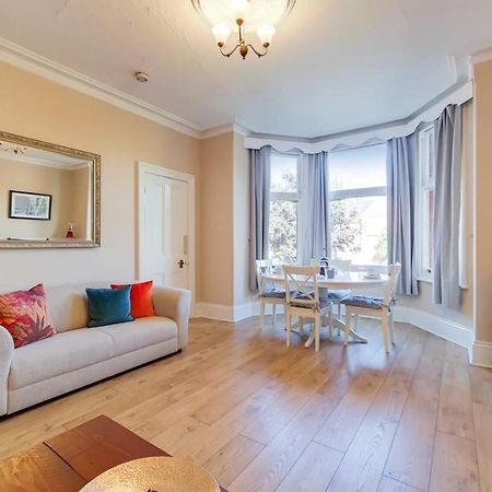 Spacious Ealing Broadway Apartment London Eksteriør bilde