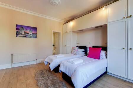 Spacious Ealing Broadway Apartment London Eksteriør bilde