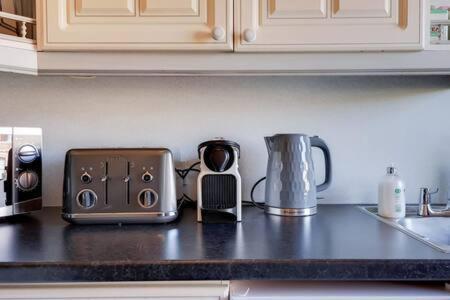 Spacious Ealing Broadway Apartment London Eksteriør bilde