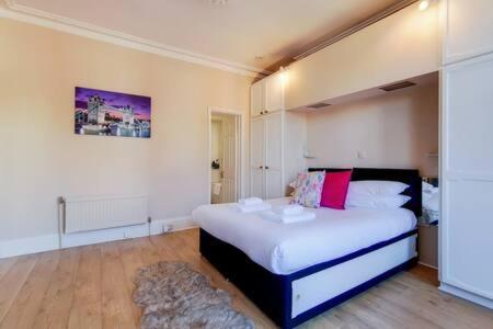 Spacious Ealing Broadway Apartment London Eksteriør bilde